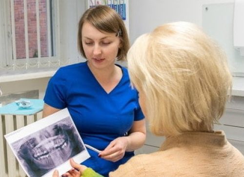 Dantų implantacija